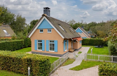 De Koog House | Traditional villa with two bathrooms, on Texel, sea at 2 km.