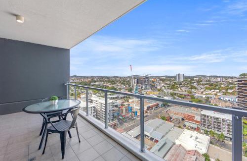 Woolloongabba Apartment | Trafalgar Lane Apartments by CLLIX