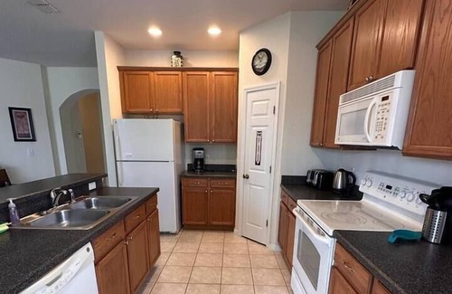 Trafalgar Village Condo | Trafalgar Village 4 bed / 3 bath pool & spa