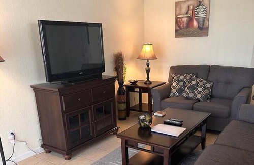 Trafalgar Village Condo | Trafalgar Village 4 bed / 3 bath pool & spa