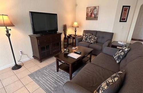Trafalgar Village Condo | Trafalgar Village 4 bed / 3 bath pool & spa