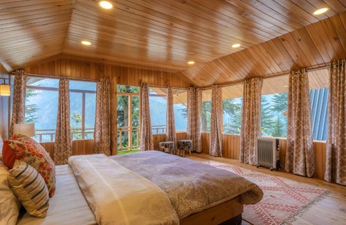 Banjar Cabin | Tragopan Chalet’s- Oak Luxury Cabin with balcony