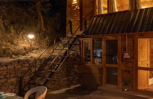 Banjar Cabin | Tragopan Chalet’s- Oak Luxury Cabin with balcony