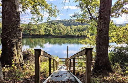 Boswell House | Trail's End River Cabin ~ remote with fiber wifi