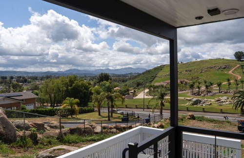 Ramona House | Trailer Paradise with AC and WiFi in adorable Ramona