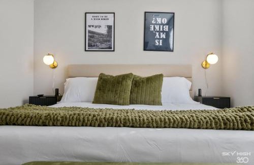 Rogers Apartment | Trails End Here, King Bds, Gym, Furnished Lux Apt