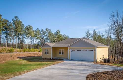 Morganton House | Trailside Escape on the Fonta Flora Trail and near Lake James!