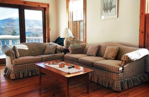 Lyndon Center Condo | Trailside Location for Your Bike Vacation!