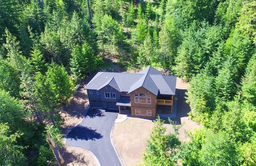 Cle Elum House | Trailside's Finest! Game Room | Wi-Fi | Private Hot Tub