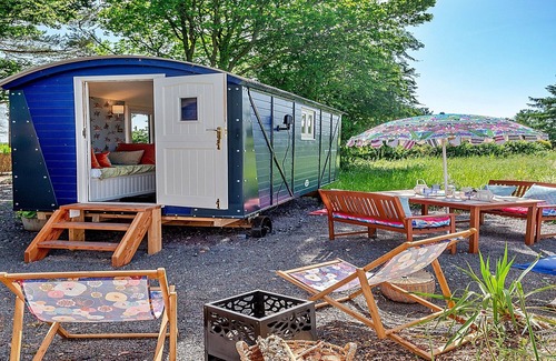 Stoney Stretton Ski Chalet | Train Carriage in Shrawardine with Starry Nights