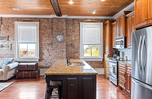 Natchez Condo | Train Depot | 2/1.5 | Heart of Downtown | Washer/Dryer