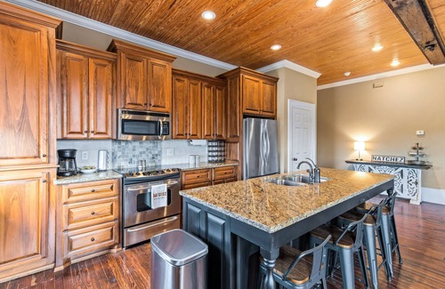 Natchez Condo | Train Depot | 2/1.5 | Heart of Downtown | Washer/Dryer