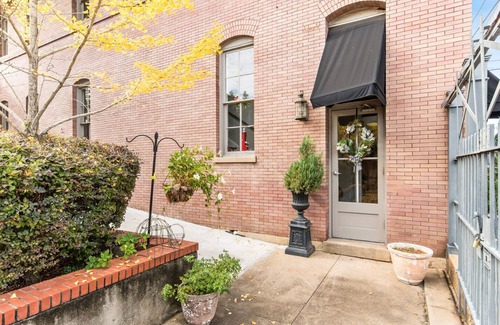 Natchez Condo | Train Depot | 2/1.5 | Heart of Downtown | Washer/Dryer
