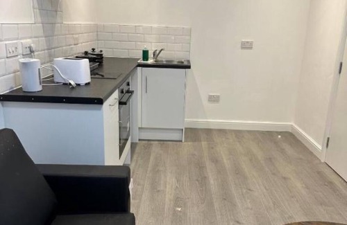 Scunthorpe Apartment | Train Station Aparthotel - Free Wifi, Free Parking One-Bedroom Apartment