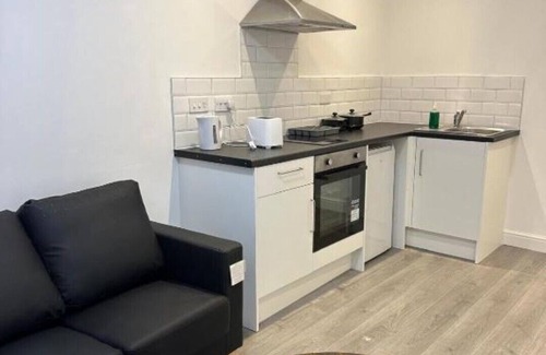 Scunthorpe Apartment | Train Station Aparthotel - Free Wifi, Free Parking Deluxe Double Studio
