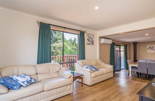 Inverloch House | TRALEE BEACH HOUSE – WIFI & LINEN Included