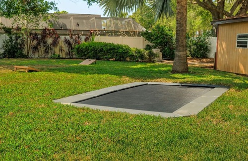Largo House | Trampoline * Heated Pool * Spa