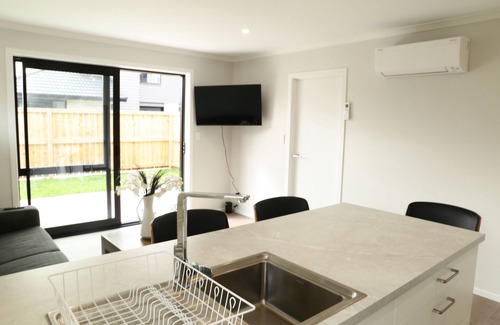 Hamilton Apartment | Tramway Ground floor Service Apartments 5