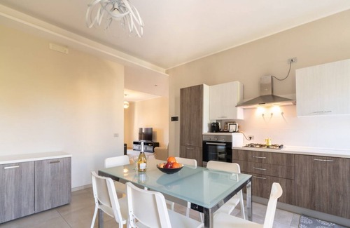 Trani Apartment | Trani with view: roomy apartment with balconies