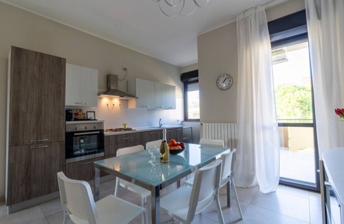 Trani Apartment | Trani with view: roomy apartment with balconies