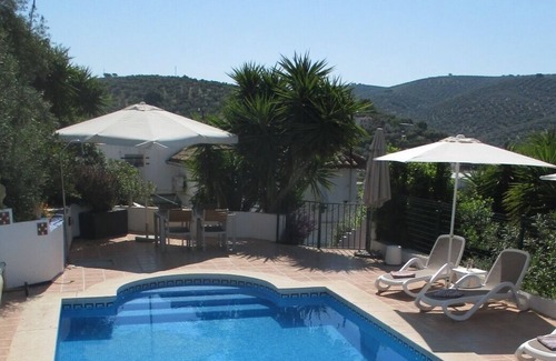 Villanueva de Algaidas Apartment | Tranquil One Bedroom Casita with Beautiful Pool, Air-Con and WiFi