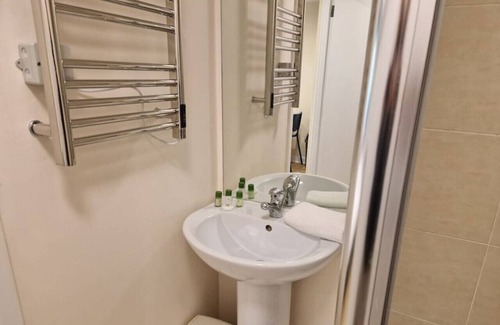Blandford Saint Mary Apartment | Tranquil 1 Bed studio Flat