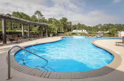 Gulf Park Estates Condo | Tranquil 2-bedroom condo in Ocean Springs with fitness room, WiFi