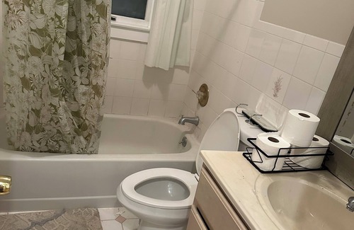 Copiague Apartment | Tranquil 2-bedroom apartment with AC in charming Copiague