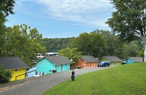 Winchester Cabin | Tranquil 2-bedroom cabin in Winchester with WiFi and AC