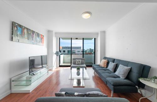 Ultimo Apartment | Tranquil 2 BR Apt with Parking & Darling Harbour-10mins