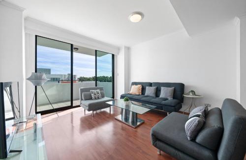 Ultimo Apartment | Tranquil 2 BR Apt with Parking & Darling Harbour-10mins