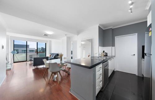 Ultimo Apartment | Tranquil 2 BR Apt with Parking & Darling Harbour-10mins