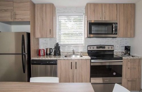 Pompano Beach Condo | Tranquil 2 BR - Steps from Pompano Beach & Pier