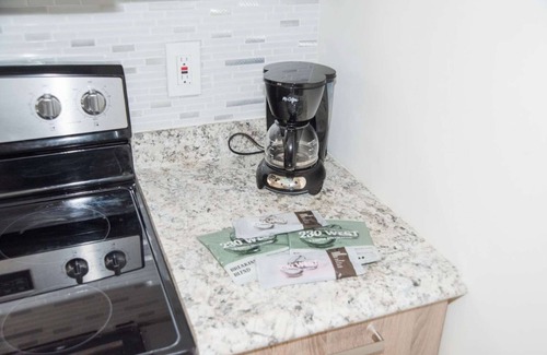 Pompano Beach Condo | Tranquil 2 BR - Steps from Pompano Beach & Pier