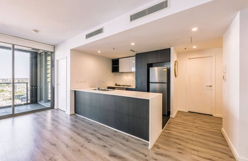 South Brisbane Apartment | Tranquil 2BR Stay Between Art and Sky