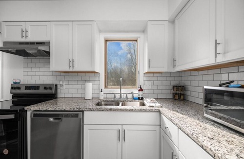 Davenport House | Tranquil 2BR Townhome~ Close to City Charm