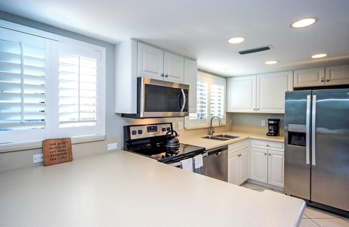 Shell Harbor Condo | Tranquil 2nd floor beachfront condo on Sanibel Island - Sandalfoot 2A2