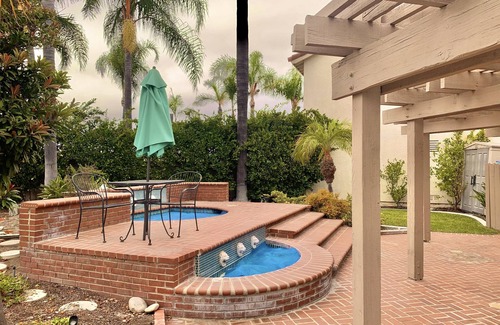 Lake Forest House | Tranquil 3 bed 2.5 bath Home with panoramic views and private backyard