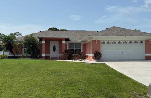 Saint James City House | Tranquil 3-bedroom house with AC in Saint James City- parking for boat or RV