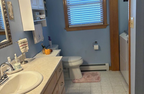 Saint David House | Tranquil 3-bedroom house on Long Lake