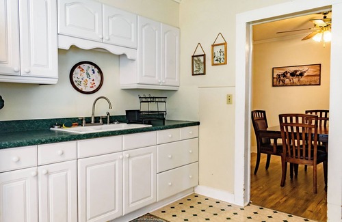 Cherokee House | Tranquil 3-bedroom house in charming Cherokee