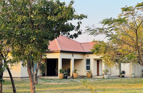 Lusaka House | Tranquil 3-bedroom house with WiFi in Lusaka, New Kasama and power backup