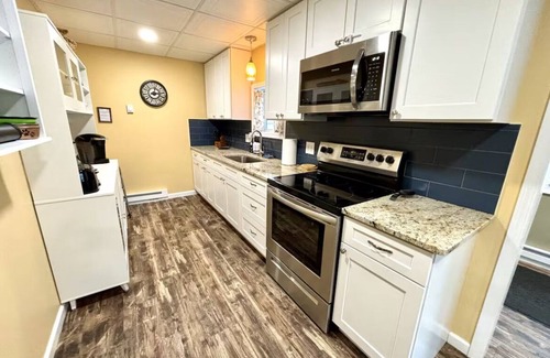 Blossvale Cottage | Tranquil 3-bedroom Sylvan Beach Cottage - Enjoy 10% off stays of 7 nights+