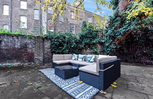 Canonbury House | Tranquil 3 BR Escape: For Families or Groups