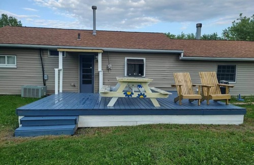 Brunswick House | Tranquil 3-BR home w/yard and Picnic Table