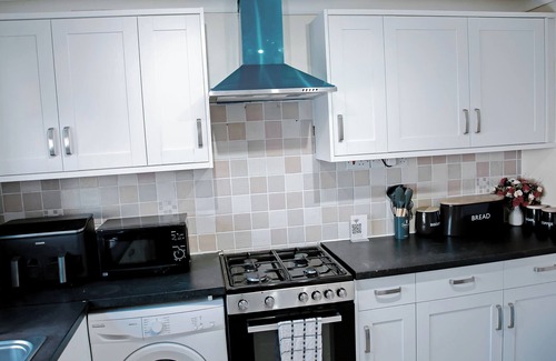 Colchester House | Tranquil 3B House- Sleeps 6, Garden & Free Parking