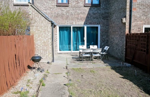 Colchester House | Tranquil 3B House- Sleeps 6, Garden & Free Parking