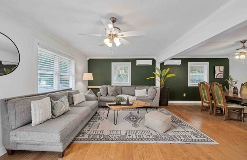 Lake Lorraine Apartment | Tranquil 3BR Family Home in Shalimar Near Water