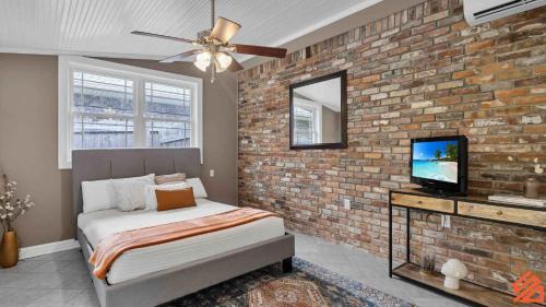 Lake Lorraine Apartment | Tranquil 3BR Family Home in Shalimar Near Water