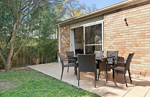 North Rocks House | Tranquil 3BR Getaway - Near Sydney & Shopping